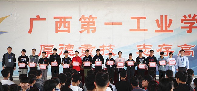 3.为2018级学生会优秀考核干部颁奖.JPG