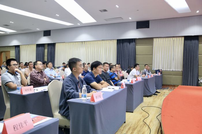 2.学员们在认真听课.jpg