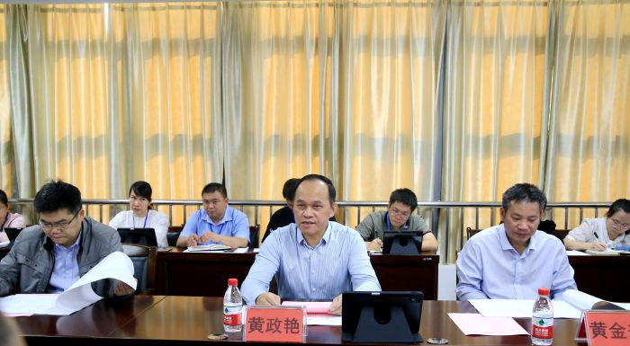 2.黄政艳校长提出宝贵建议.jpg